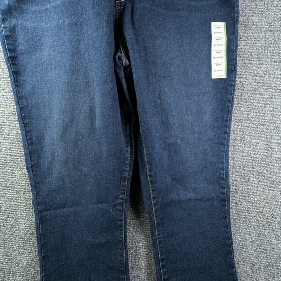 NWT Levi’s Women’s 18W 34x32 Denim Jeans Totally Shaping Skinny Tapered Pants - Picture 4 of 11